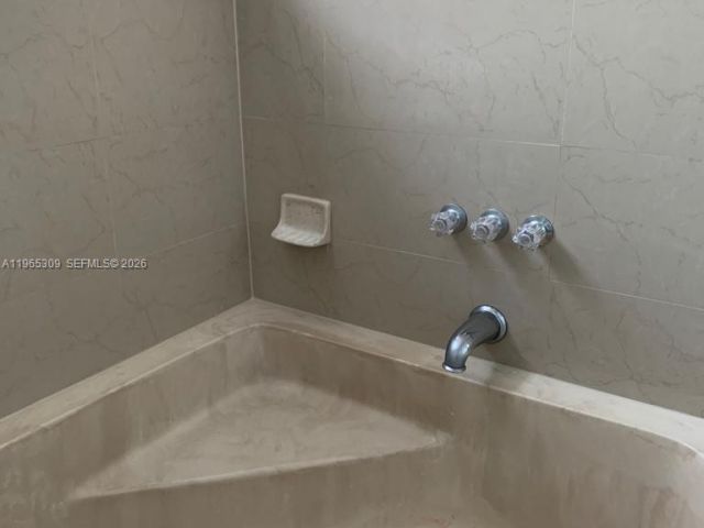 Дом в аренду по адресу 12447 NW 7th St - фото 7436340