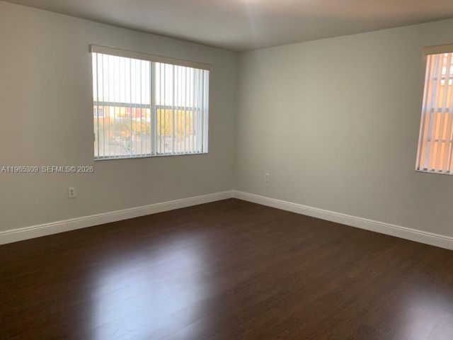 Дом в аренду по адресу 12447 NW 7th St - фото 7436341