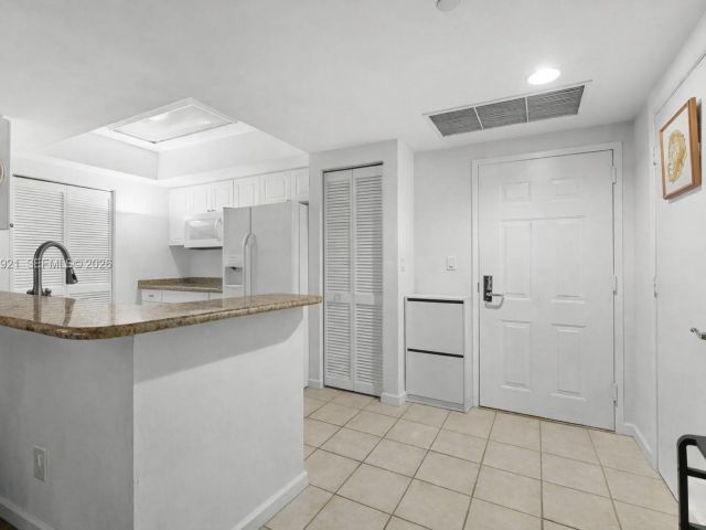 Продажа квартиры #2415 - фото 7435940