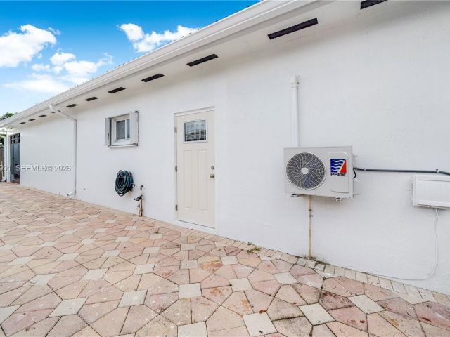 Дом в аренду по адресу 1205 SE 7th Ct 0 - фото 7435799