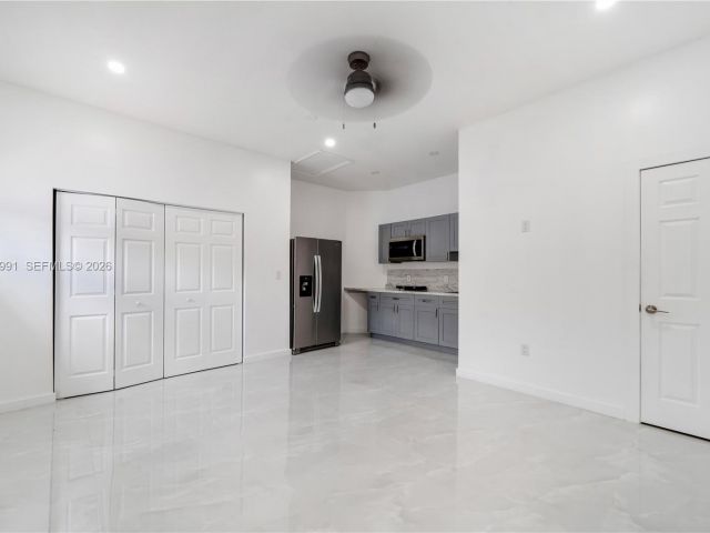 Дом в аренду по адресу 1205 SE 7th Ct 0 - фото 7435800