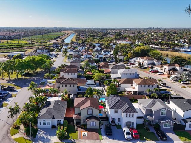 Продажа дома по адресу 13910 SW 163rd St - фото 7436735