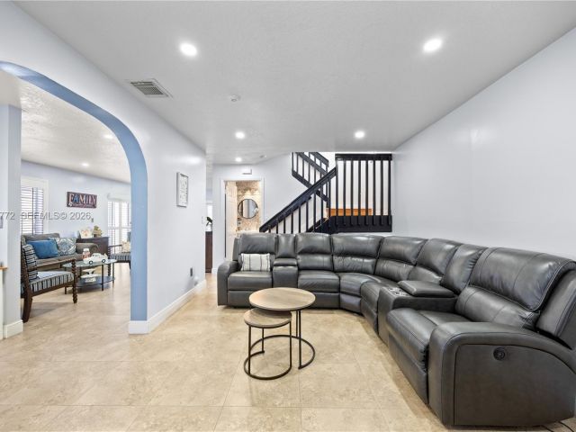 Продажа дома по адресу 13910 SW 163rd St - фото 7436740