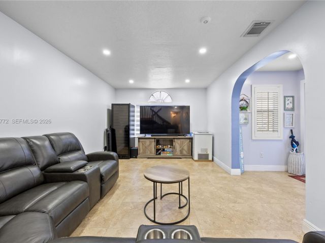 Продажа дома по адресу 13910 SW 163rd St - фото 7436741