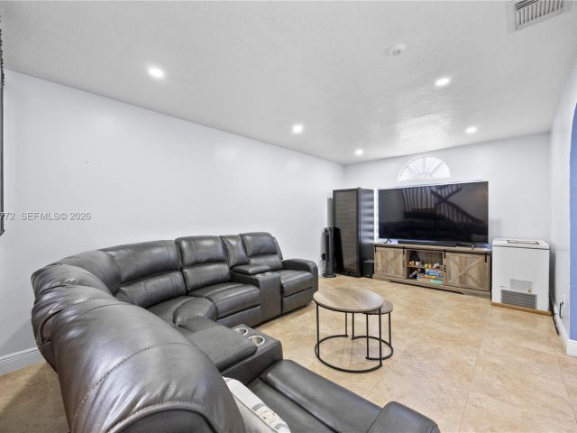 Продажа дома по адресу 13910 SW 163rd St - фото 7436742