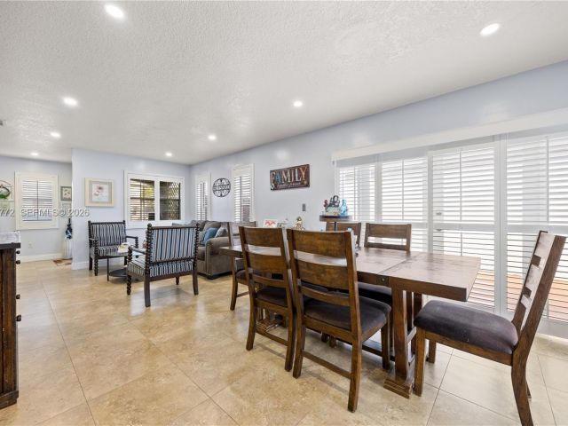 Продажа дома по адресу 13910 SW 163rd St - фото 7436747