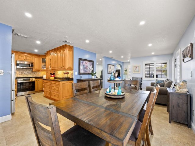 Продажа дома по адресу 13910 SW 163rd St - фото 7436748