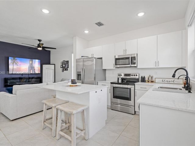 Продажа дома по адресу 9941 SW 231st Ln 9941 - фото 7436844