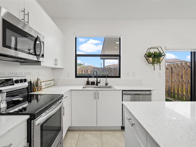 Продажа дома по адресу 9941 SW 231st Ln 9941 - фото 7436845