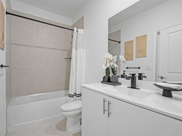 Продажа дома по адресу 9941 SW 231st Ln 9941 - фото 7436849