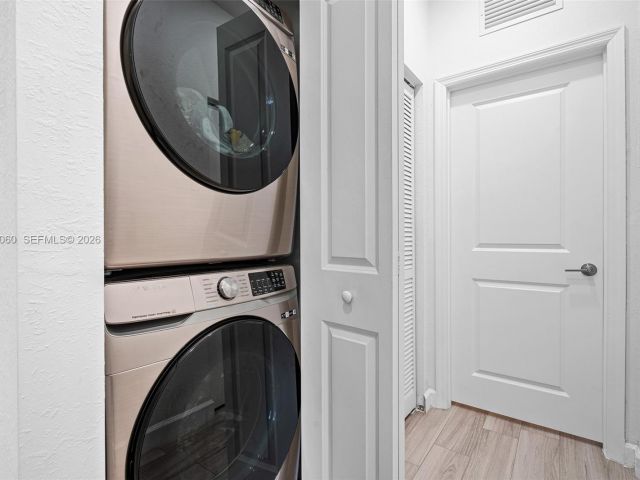 Продажа дома по адресу 9941 SW 231st Ln 9941 - фото 7436852