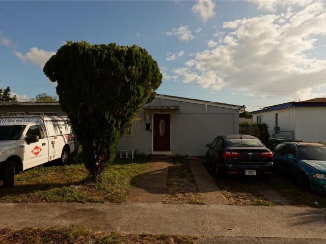 Продажа дома по адресу 810 NW 84th Ter - фото 7436725