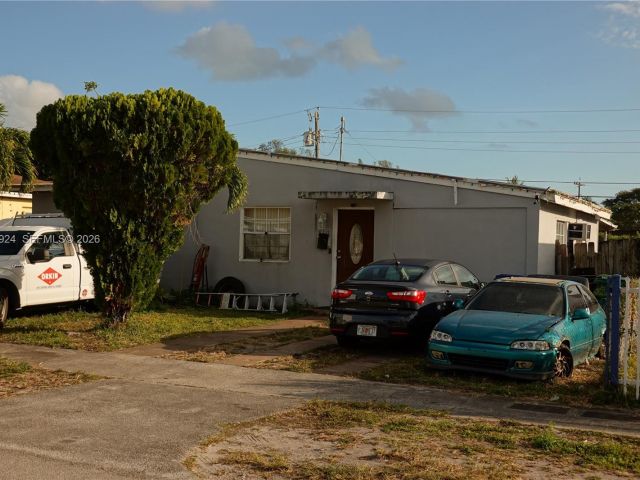 Продажа дома по адресу 810 NW 84th Ter - фото 7436726