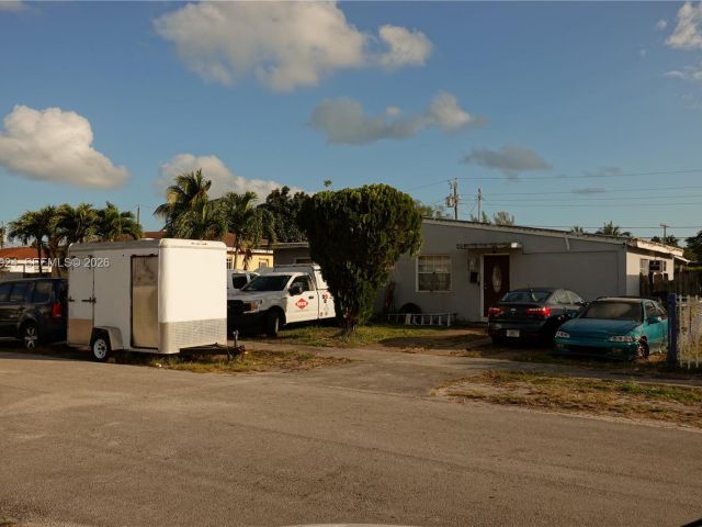 Продажа дома по адресу 810 NW 84th Ter - фото 7436728