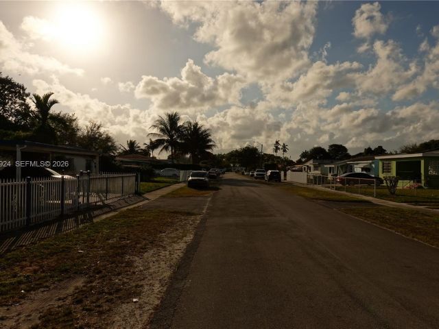 Продажа дома по адресу 810 NW 84th Ter - фото 7436729