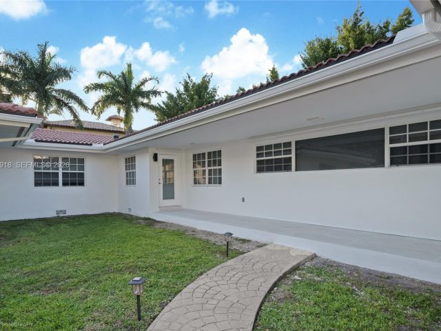 Дом в аренду по адресу 52 Camden Dr - фото 7477233