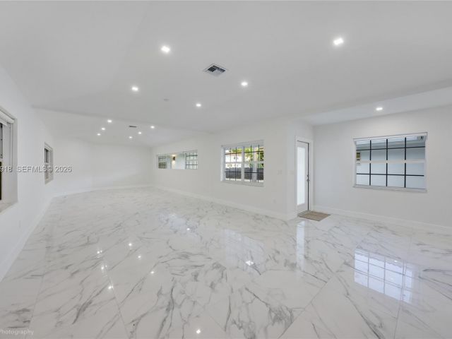 Дом в аренду по адресу 52 Camden Dr - фото 7477234