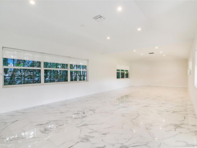 Дом в аренду по адресу 52 Camden Dr - фото 7477235