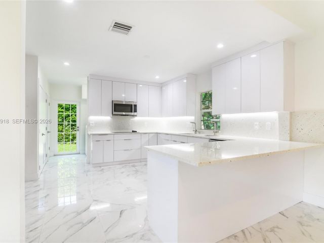 Дом в аренду по адресу 52 Camden Dr - фото 7477238