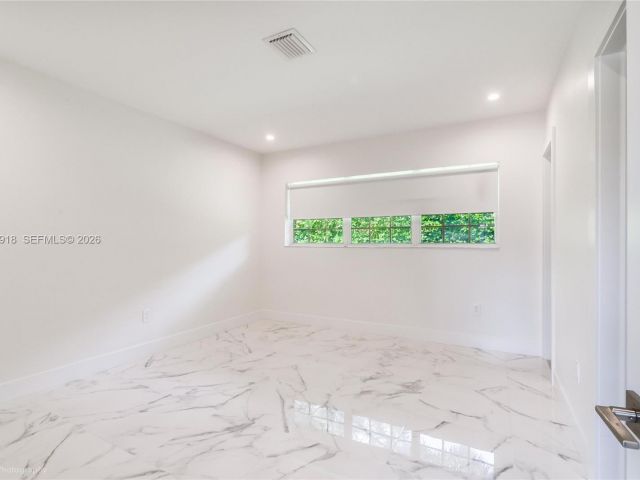 Дом в аренду по адресу 52 Camden Dr - фото 7477242