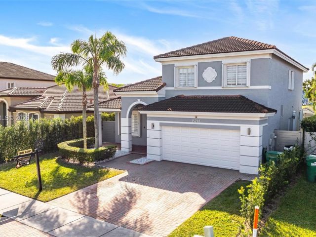 Дом в аренду по адресу 15786 SW 141st St 15786 - фото 7436773