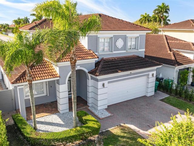 Дом в аренду по адресу 15786 SW 141st St 15786 - фото 7436775