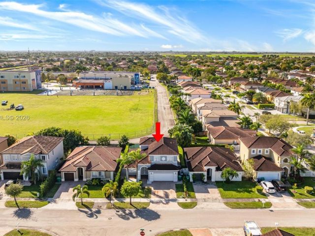 Дом в аренду по адресу 15786 SW 141st St 15786 - фото 7436776