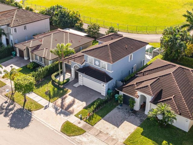 Дом в аренду по адресу 15786 SW 141st St 15786 - фото 7436779