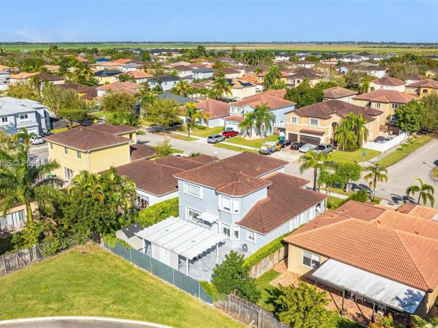 Дом в аренду по адресу 15786 SW 141st St 15786 - фото 7436781