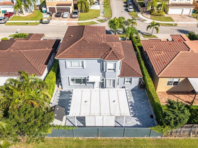 Дом в аренду по адресу 15786 SW 141st St 15786 - фото 7436782