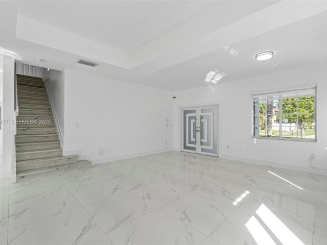 Дом в аренду по адресу 15786 SW 141st St 15786 - фото 7436786