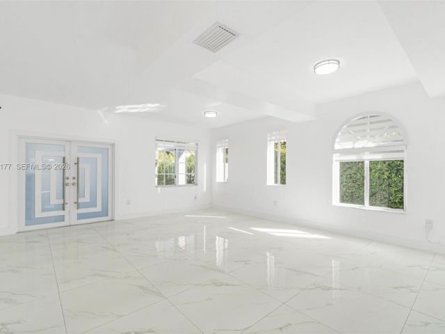 Дом в аренду по адресу 15786 SW 141st St 15786 - фото 7436788