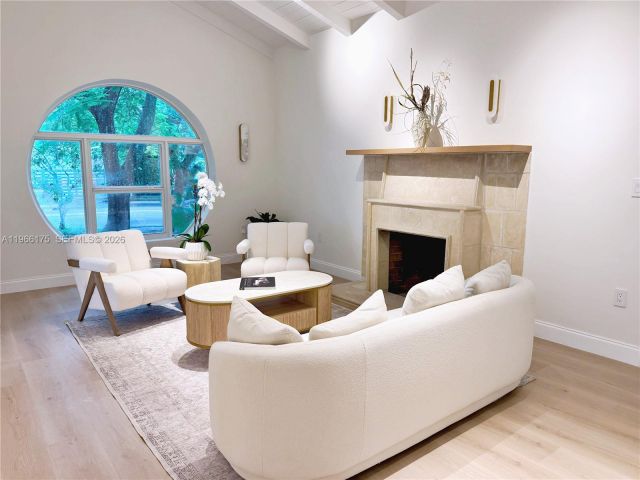 Продажа дома по адресу 775 NE 76th St - фото 7436086