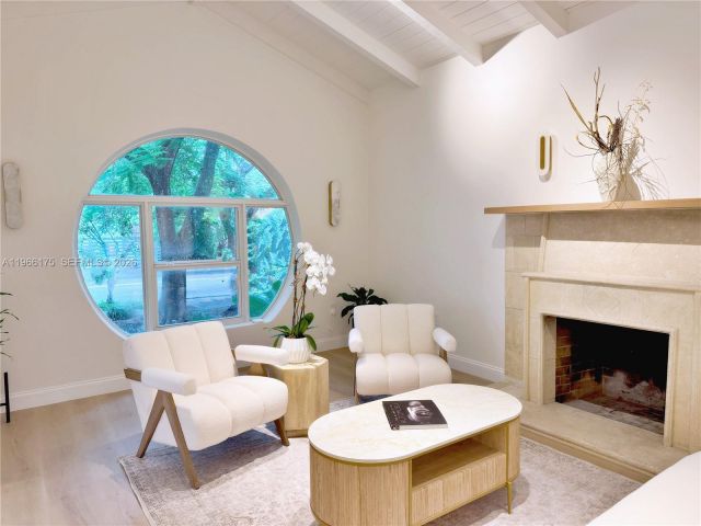 Продажа дома по адресу 775 NE 76th St - фото 7436087