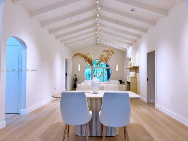 Продажа дома по адресу 775 NE 76th St - фото 7436088