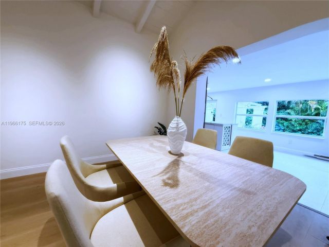 Продажа дома по адресу 775 NE 76th St - фото 7436096