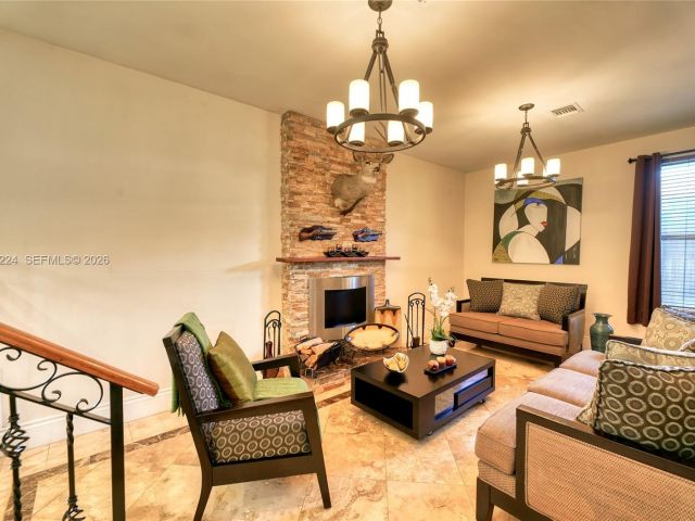 Дом в аренду по адресу 5826 SW 17th St 0 - фото 7445529