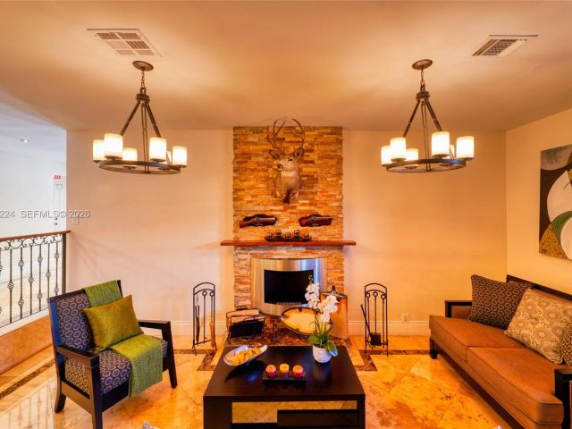 Дом в аренду по адресу 5826 SW 17th St 0 - фото 7445531