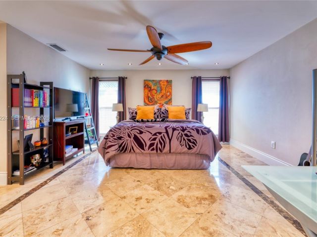 Дом в аренду по адресу 5826 SW 17th St 0 - фото 7445535