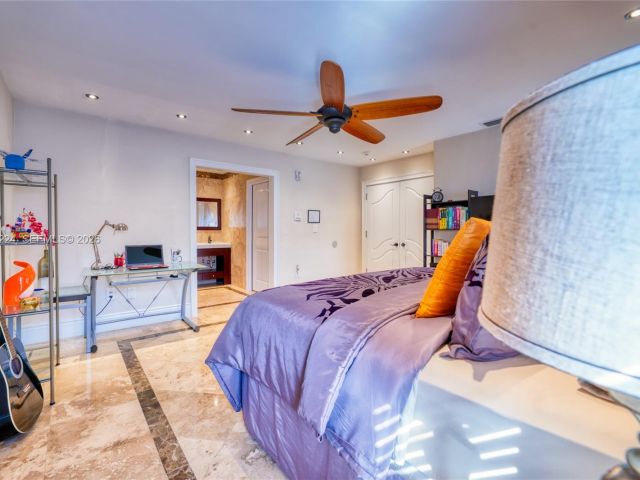 Дом в аренду по адресу 5826 SW 17th St 0 - фото 7445536