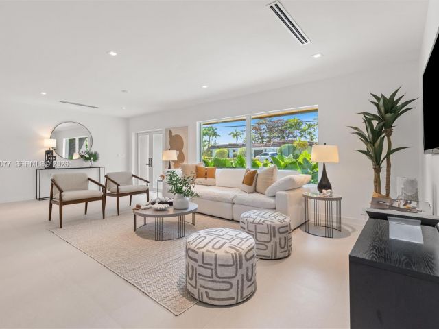 Продажа дома по адресу 19721 NE 23rd Ave - фото 7437510