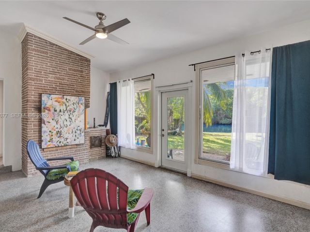 Продажа дома по адресу 18500 NE 23rd Ct - фото 7437490