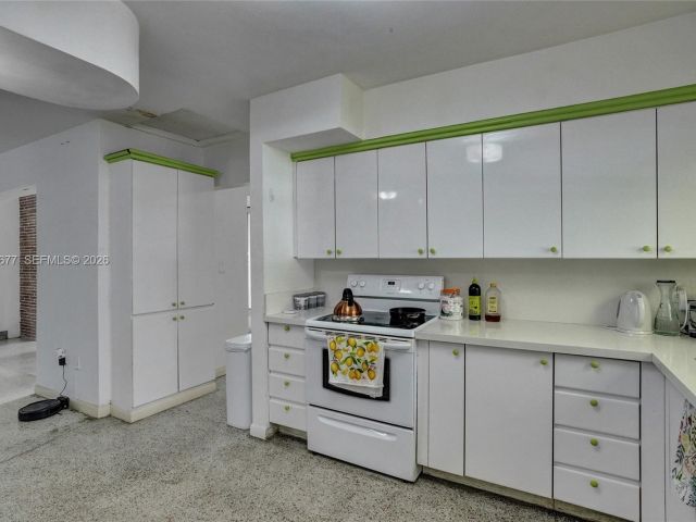 Продажа дома по адресу 18500 NE 23rd Ct - фото 7437494