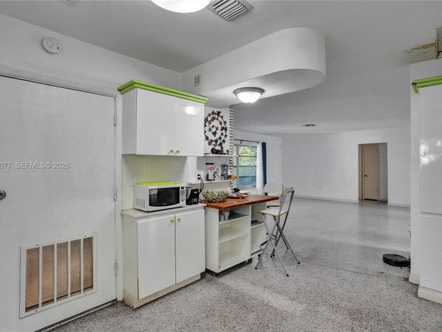 Продажа дома по адресу 18500 NE 23rd Ct - фото 7437495