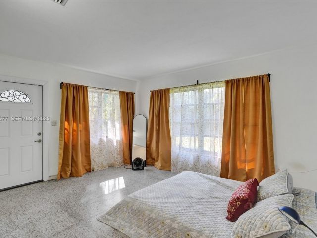 Продажа дома по адресу 18500 NE 23rd Ct - фото 7437496