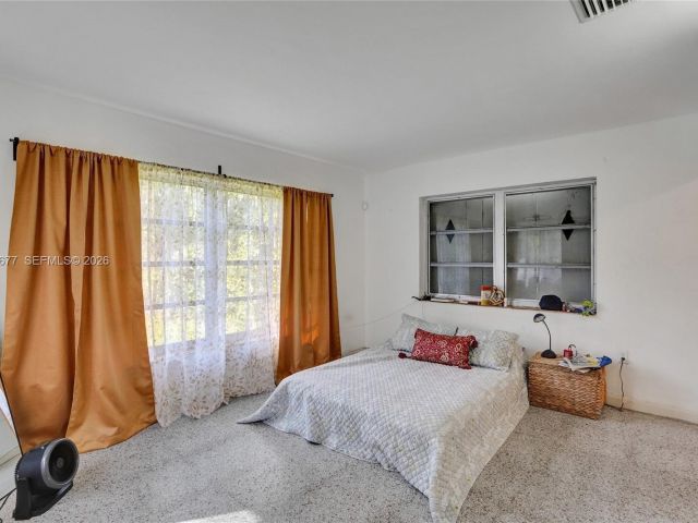 Продажа дома по адресу 18500 NE 23rd Ct - фото 7437497