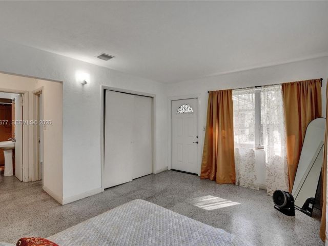 Продажа дома по адресу 18500 NE 23rd Ct - фото 7437498