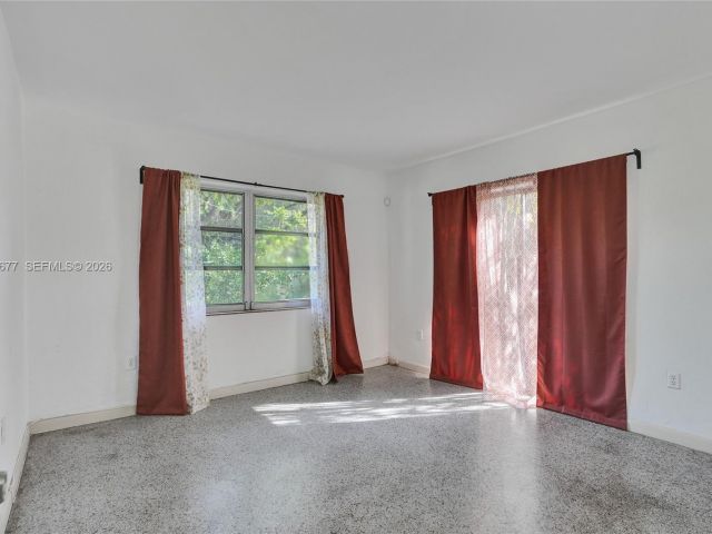 Продажа дома по адресу 18500 NE 23rd Ct - фото 7437502