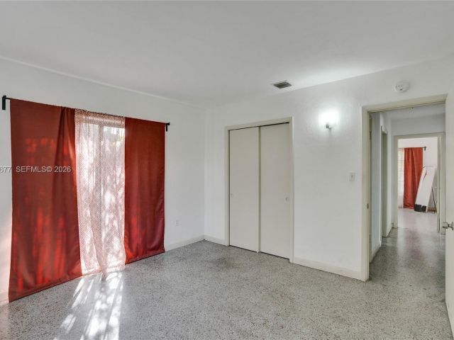 Продажа дома по адресу 18500 NE 23rd Ct - фото 7437503