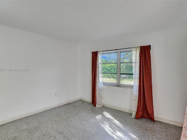 Продажа дома по адресу 18500 NE 23rd Ct - фото 7437504